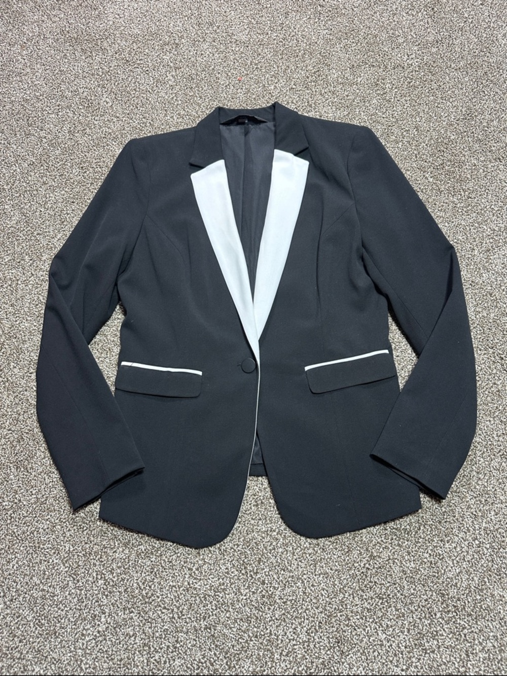 Tuxedo blazer women’s medium with shoulder pads